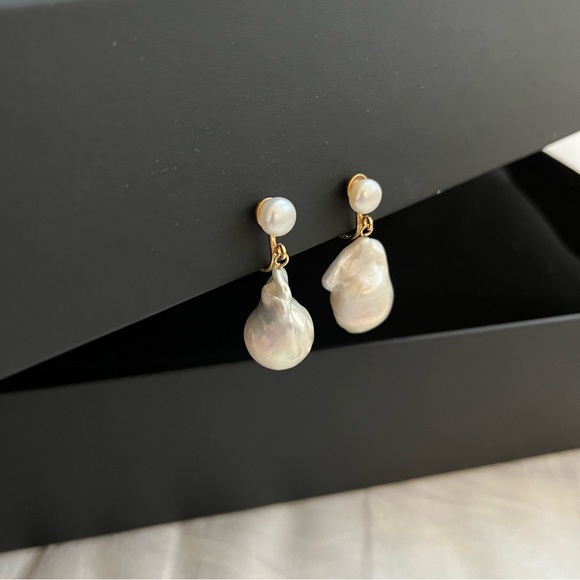 Gemma Alus real baroque pearls clip on earrings - Picture 3 of 14